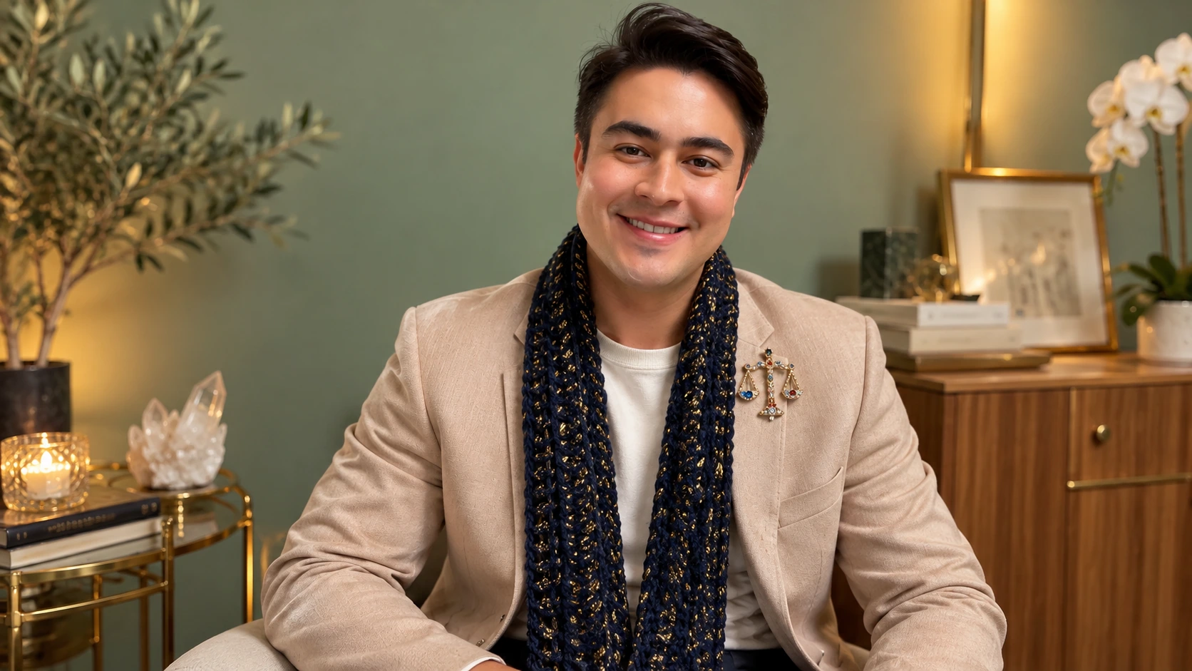 Igor Davis smiling, a medium and psychic guide for entrepreneurs and professionals